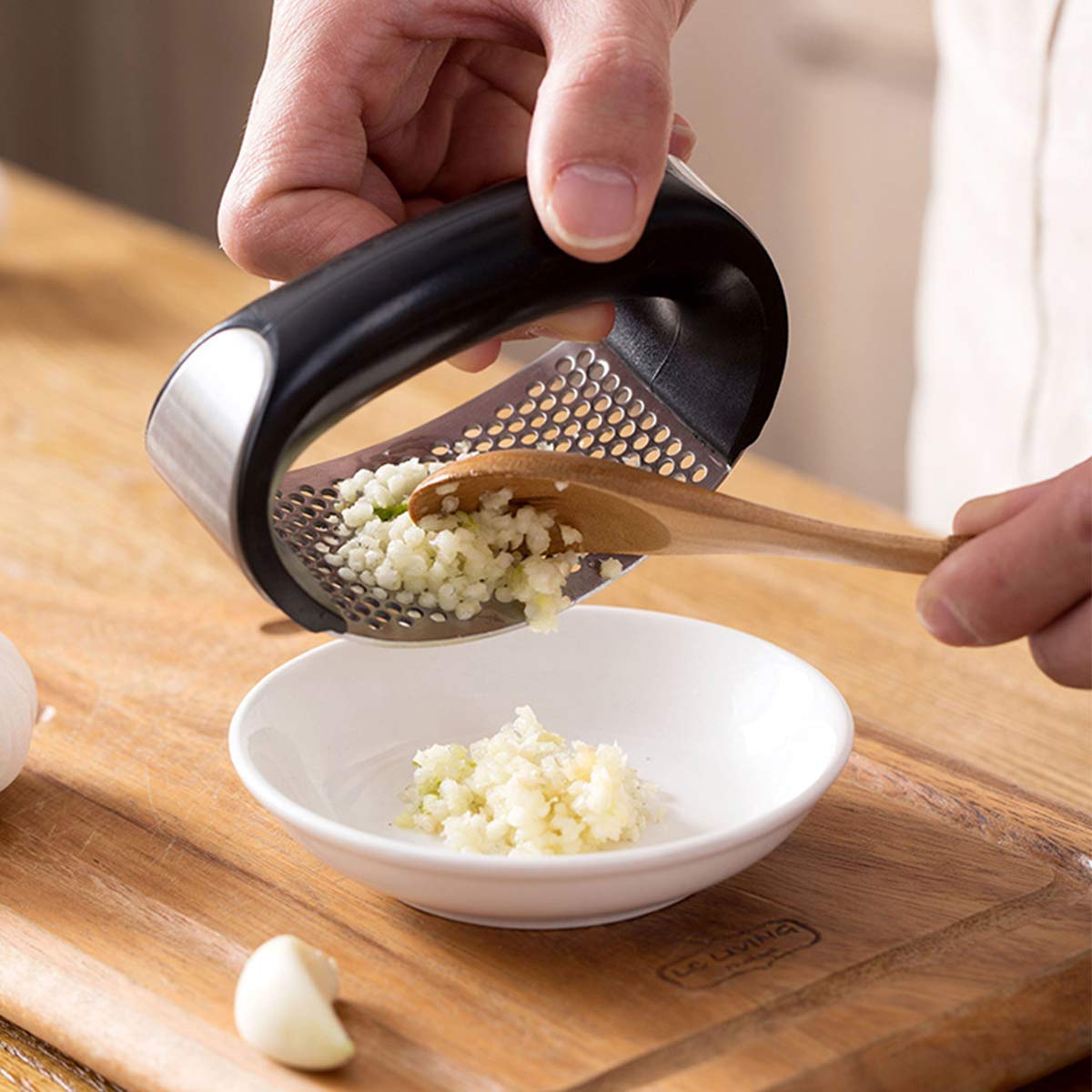 Premium Garlic Crusher – Easy, Quick & Mess-Free (Pack of 2)- .f